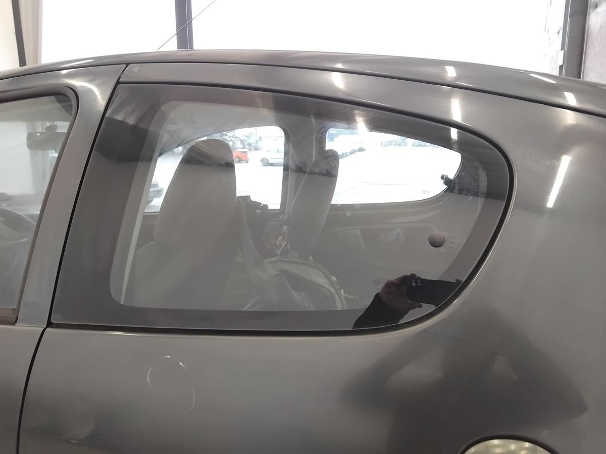 Peugeot 107 T&uuml;r hinten links KTA dark grey mica BJ2009