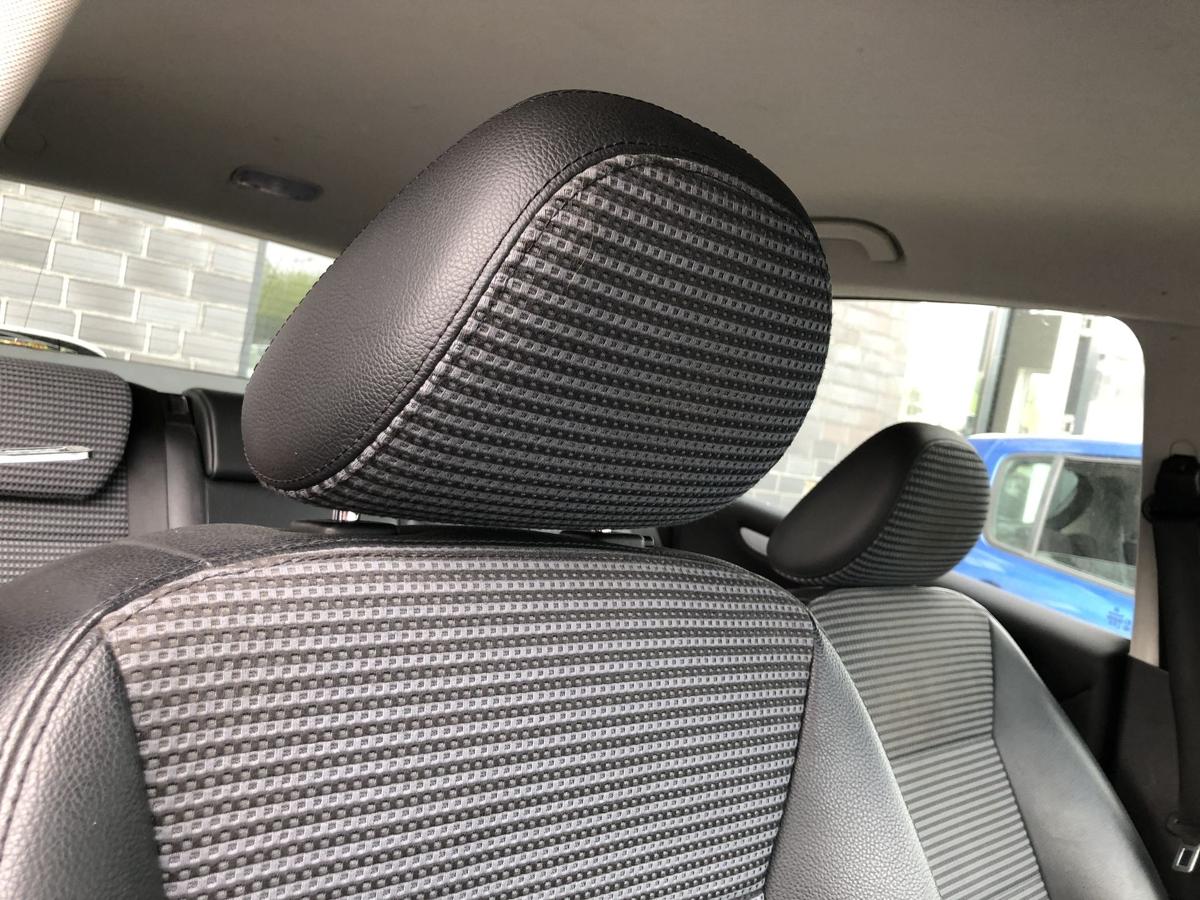 Mercedes B Klasse W245 Sitz vorn rechts Beifahrersitz Stoff Kunstleder Artico