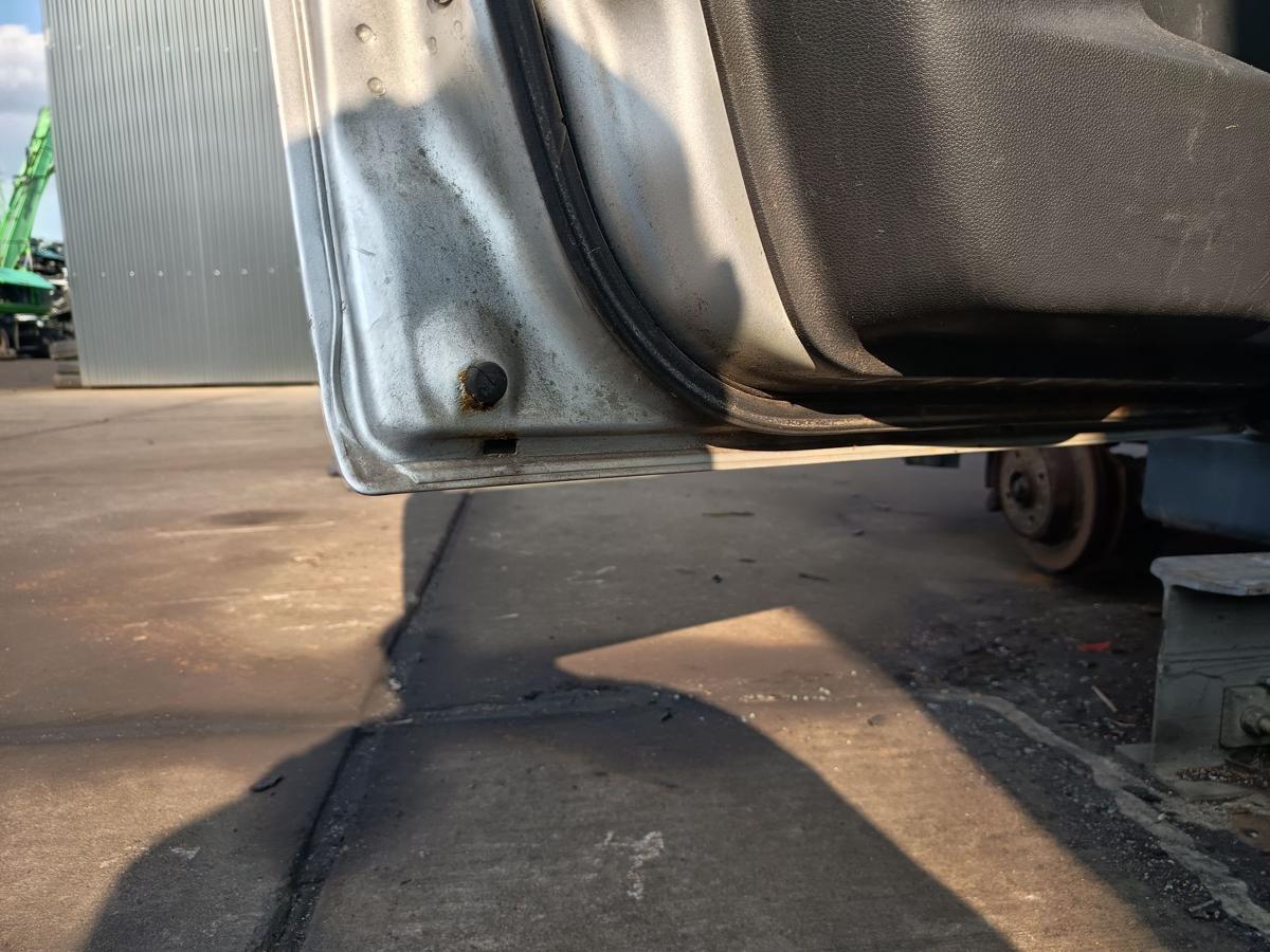 Suzuki Ignis II X45 original Tür vorn links mit Anbauteilen ZCC Silky Silver met