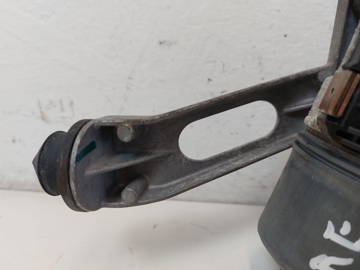 Ford Focus DYB CEW Turnier Wischermotor vorn rechts Scheibenwischermotor Bosch