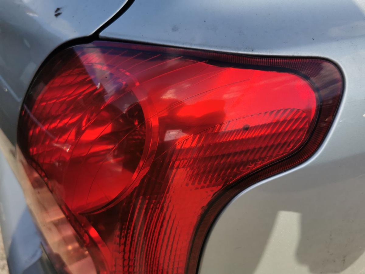 Toyota Avensis T25 Kombi Rückleuchte Schlussleuchte Rücklicht hinten rechts