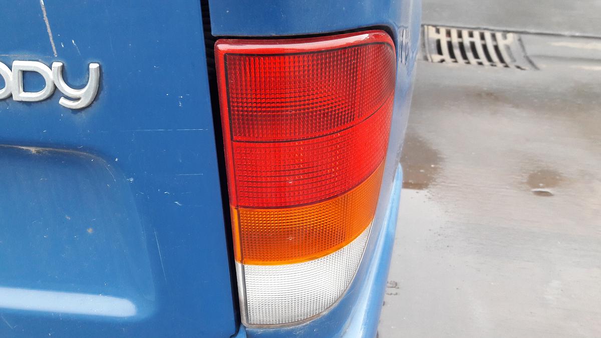 VW Caddy II Kasten orig Rückleuchte Heckleuchte rechts Bj 97