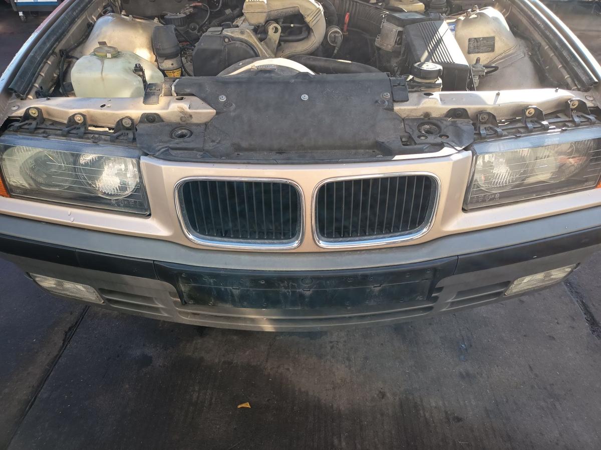 BMW 3er E36 Limousine original K&uuml;hlergrill Nierengrill 301 Kaschmirbeige Bj 1992