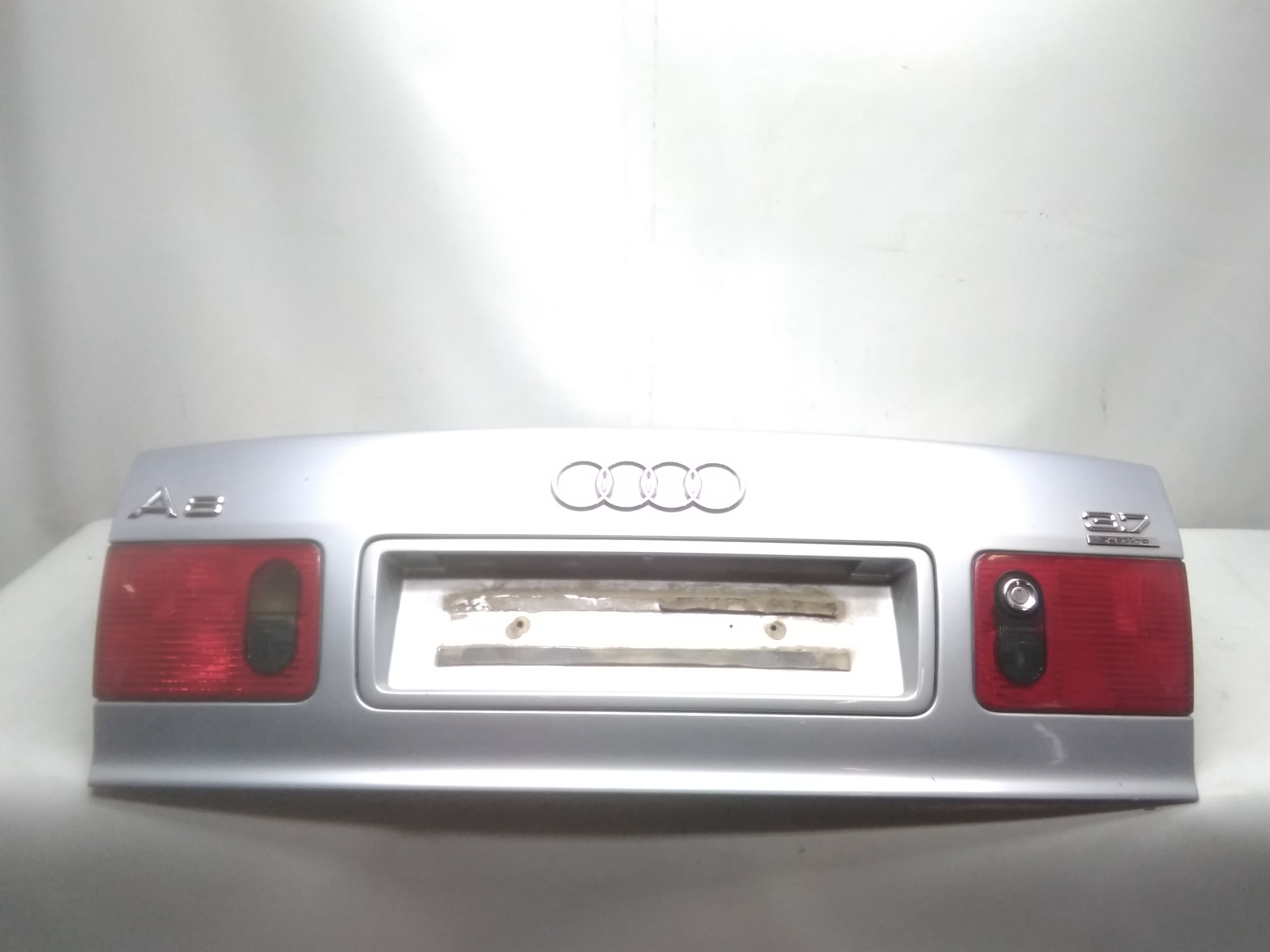 Audi A8 D2 4D original Heckklappe mit GPS Antenne LY7M Alusilber BJ1996