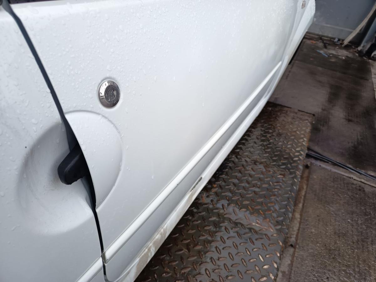 Renault Twingo II original T&uuml;r rechts Beifahrer OV369 Arktiswei&szlig; Bj 2009