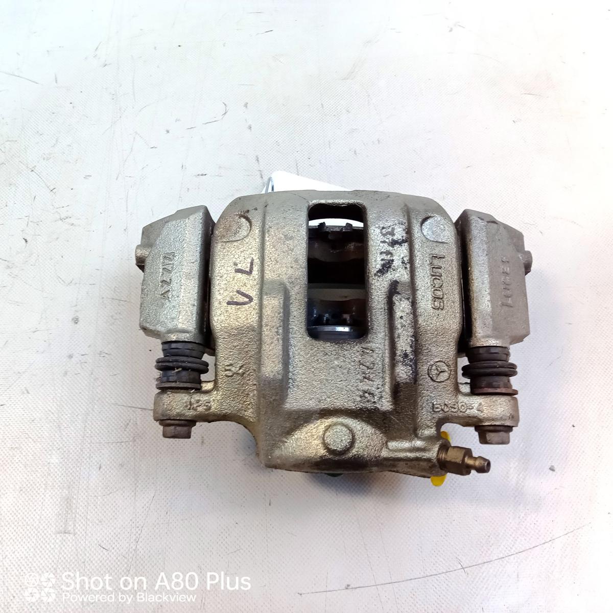 Mercedes A-Klasse W168 original Bremssattel Vorderachse links mit Tr&auml;ger Bj.2000