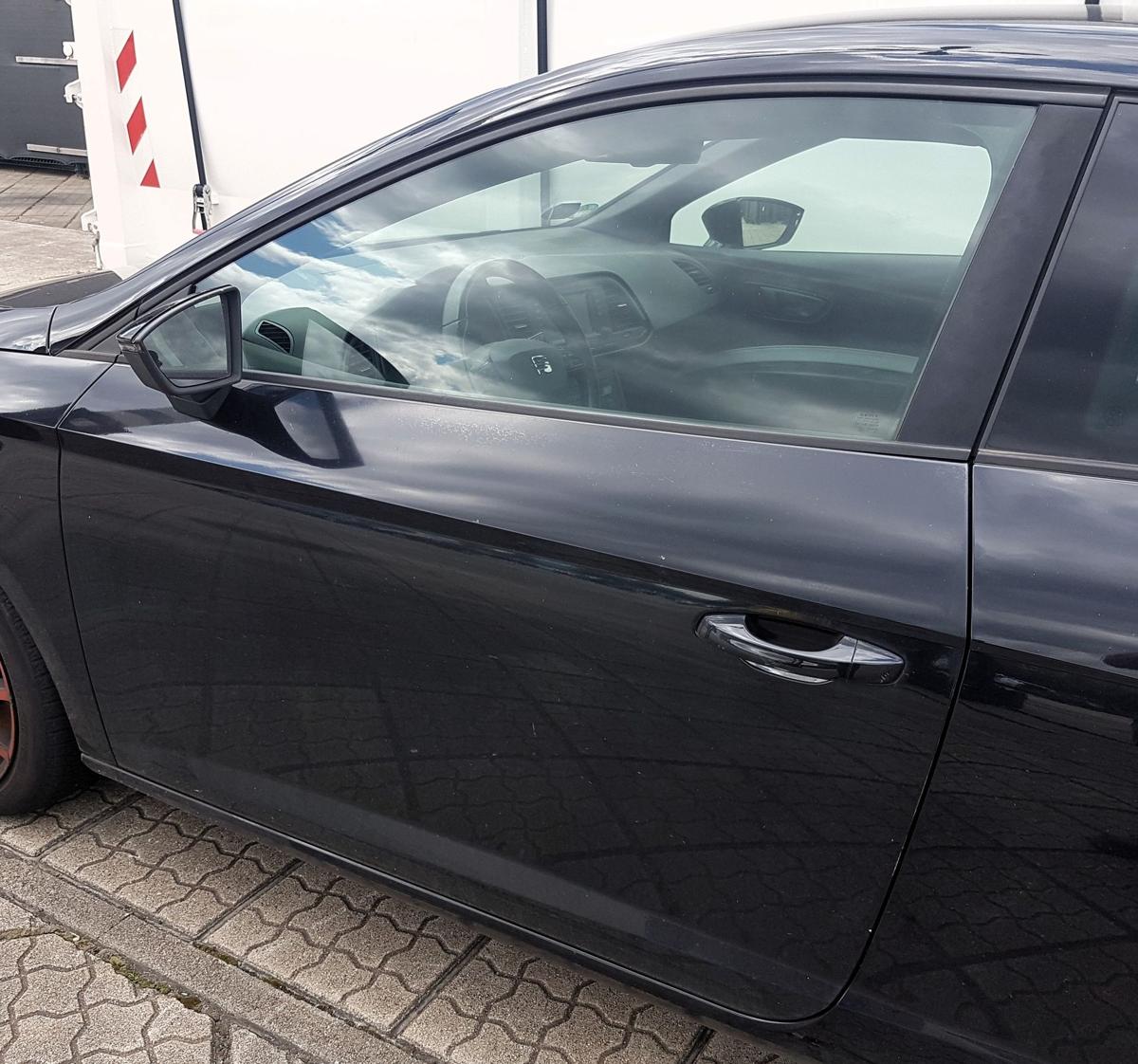 Seat Leon 5F T&uuml;r vorn links in LZ9Y Phantomschwarz Met Bj2014 3 T&uuml;rig Rohbau