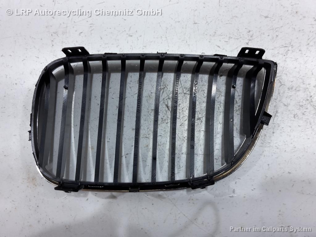 BMW 1-er E87 Bj.2010 5-TRG Mod.ab07 Frontgrill vorn rechts Niere vorn rechts Chromrahmen neuwertig