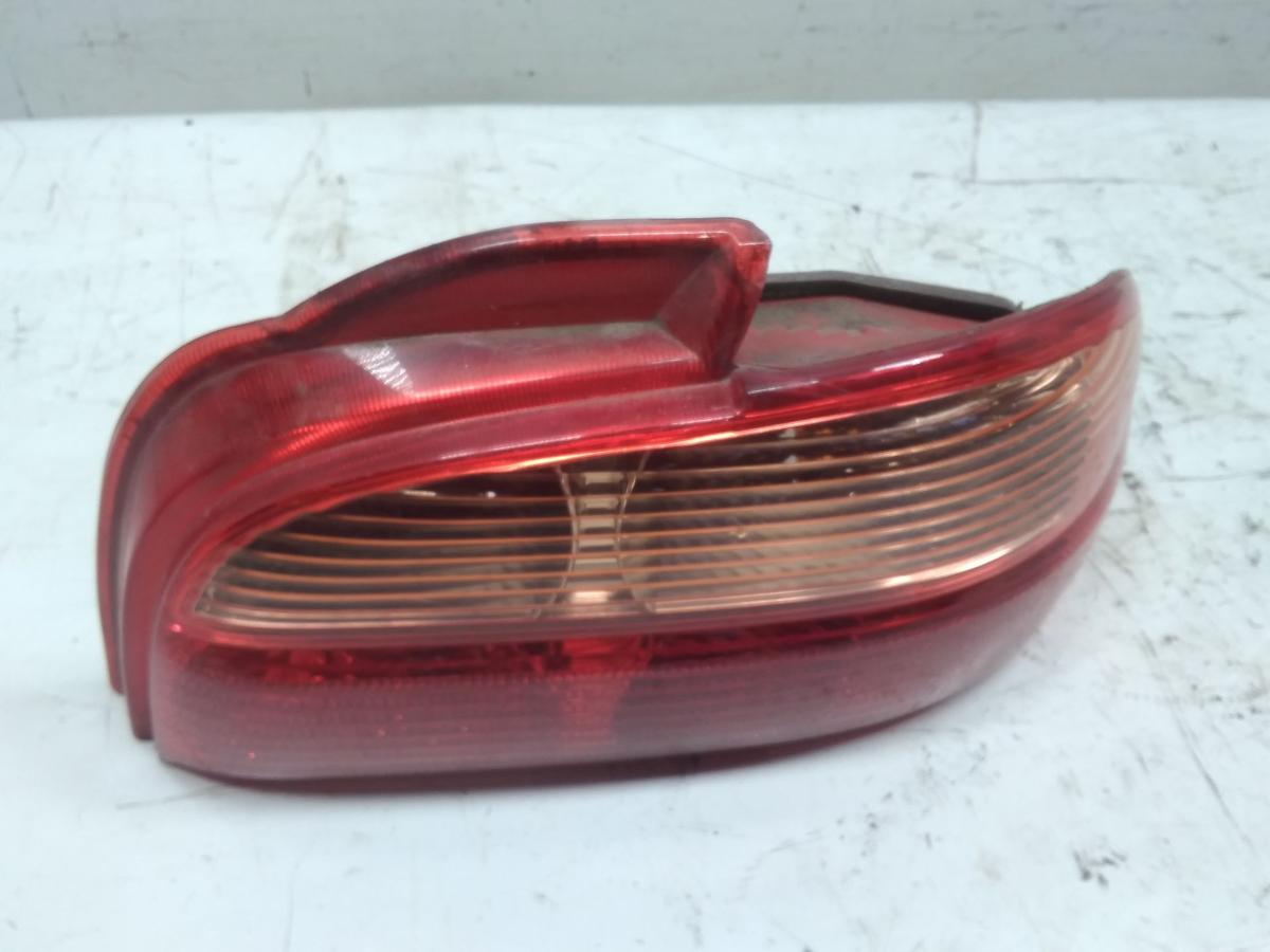 Toyota Avensis T22 Facelift R&uuml;ckleuchte Heckleuchte rechts Stufenheck Bj.2001