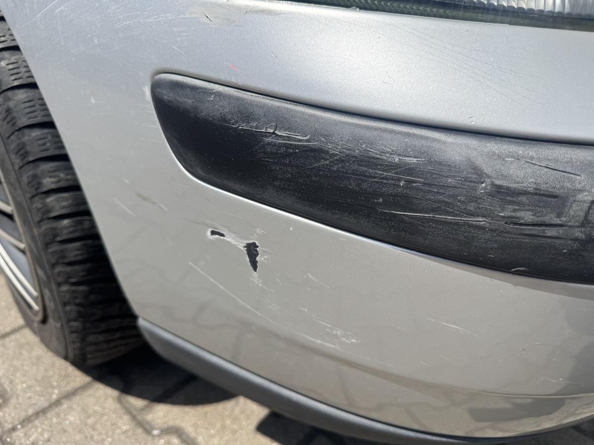 Volvo S60 original Stossf&auml;nger Sto&szlig;stange vorn 426 silbermetallic mit Nebelscheinwerfern Bj.2002