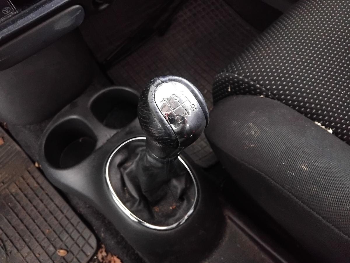 Toyota Yaris P1 5 Gang Schaltgetriebe 1.5 77kw BJ2004 96471km