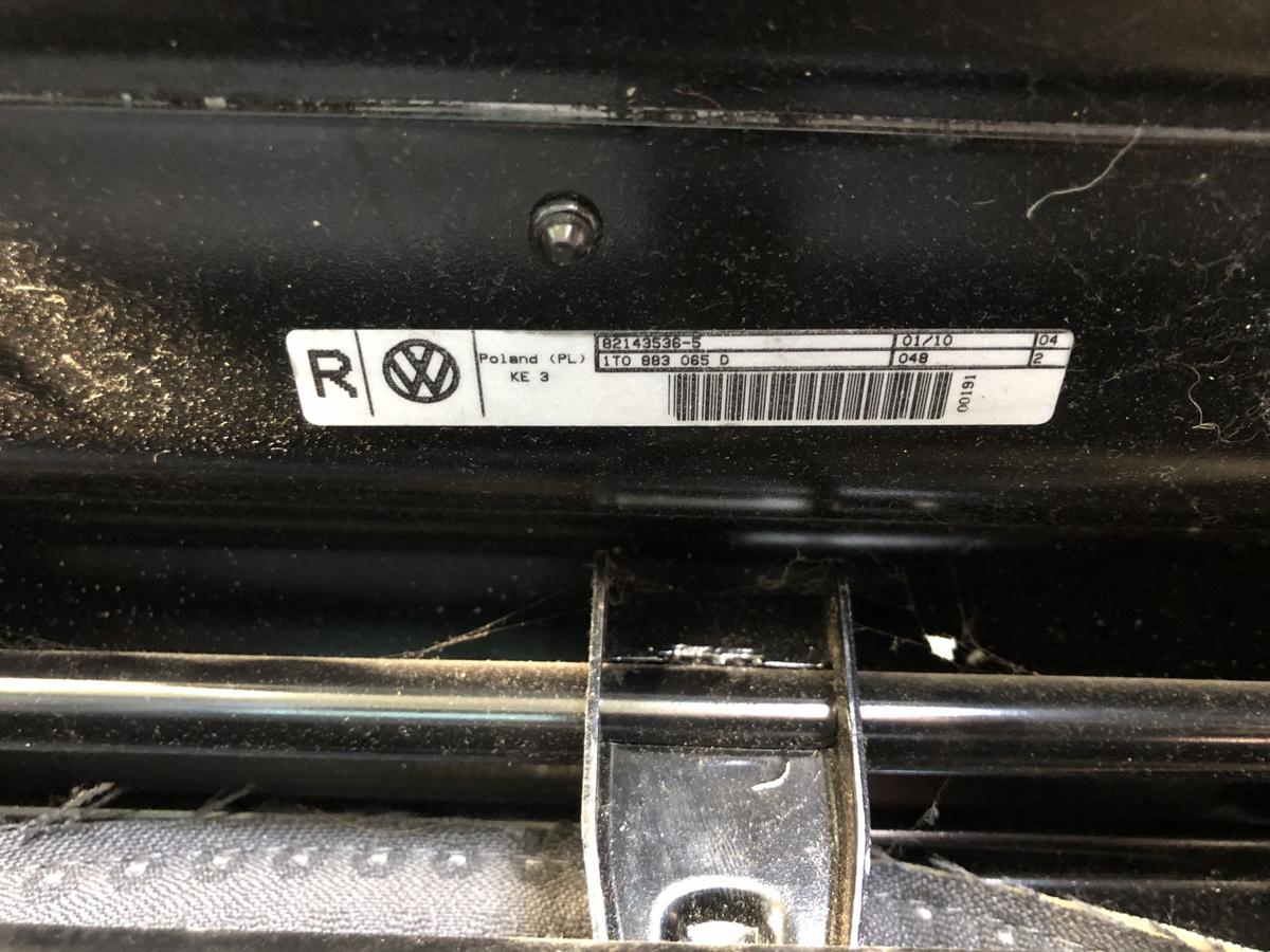 VW Touran 1T 1T1 Einzelsitz Sitz hinten rechts R&uuml;cksitz Stoff mit Muster