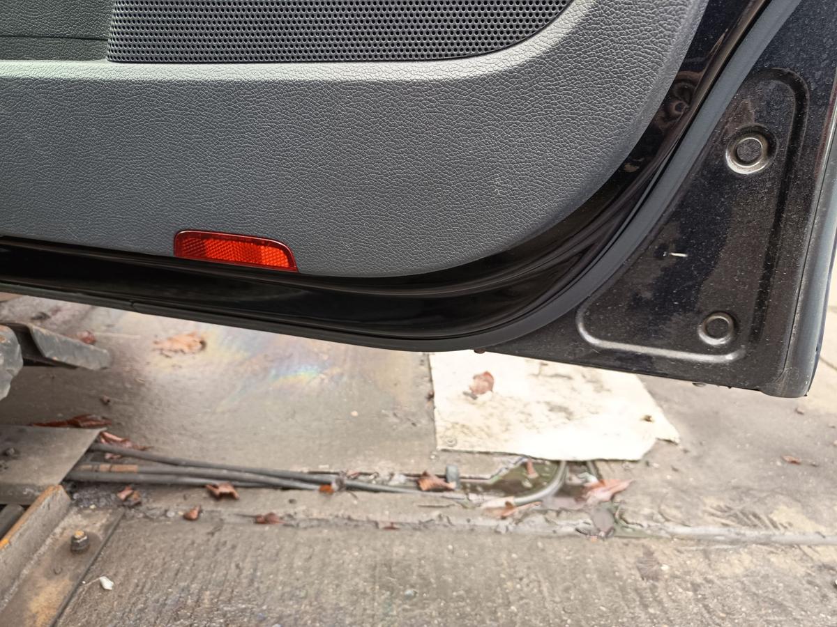 VW Golf V original T&uuml;r vorne rechts LC9Z schwarz Baujahr 2007