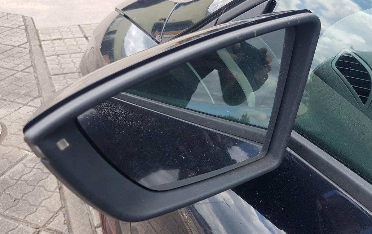 Seat Leon 5F Au&szlig;enspiegel links in LZ9Y Phantomschwarz Met Bj14 elek Anklappbar