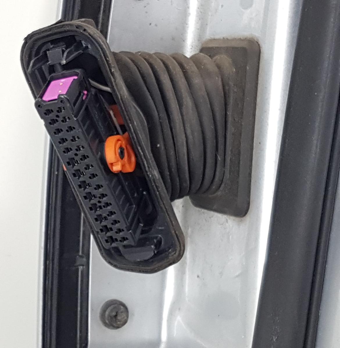 VW Golf V Tür hinten rechts in Reflexsilbermet LA7W Bj2004 5 Türig KEIN Kombi