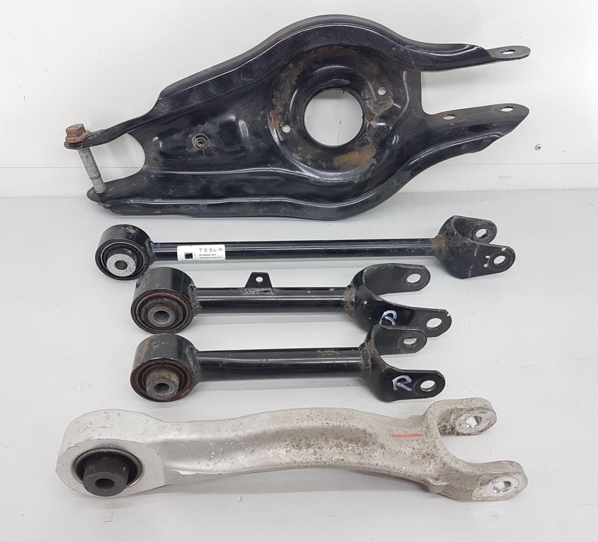 Tesla Model Y Querlenkersatz hinten rechts Satz Querlenker Bj2022 1044451-00-F