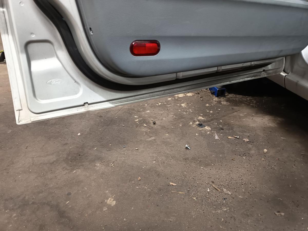 Ford S-Max 1 original Tür vorn links Fahrer Polarsilber Bj 2009