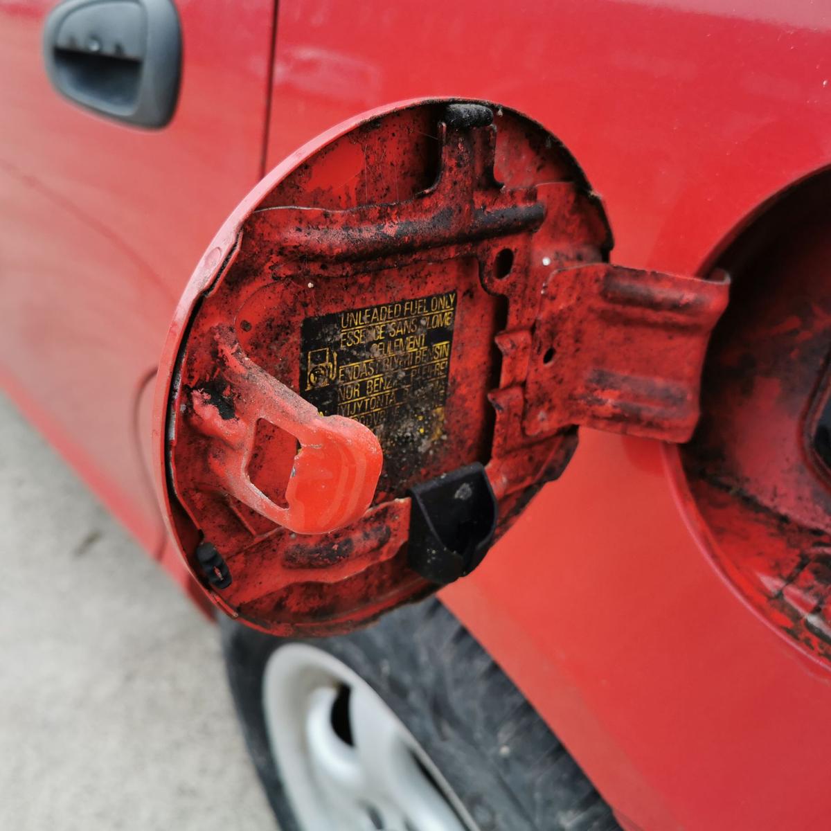 Honda Civic EU7 Tnakklappe Tankdeckel Tankverschluß R502 Vesuvio Red