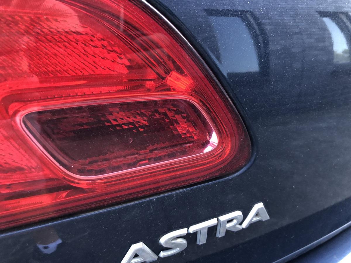 Opel Astra J Rückleuchte innen links Rücklicht Heckleuchte Schlusslicht