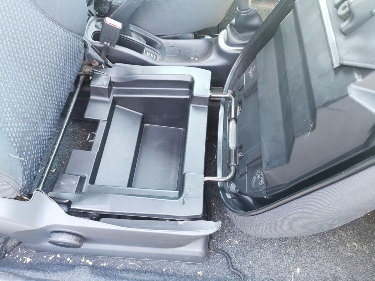 Nissan Micra K12 Beifahrersitz Autositz Sitz vorn rechts Stoff 3trg Staufach