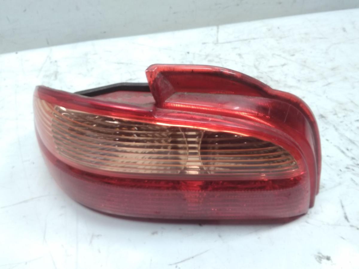 Toyota Avensis T22 Facelift R&uuml;ckleuchte Heckleuchte links Stufenheck Bj.2001