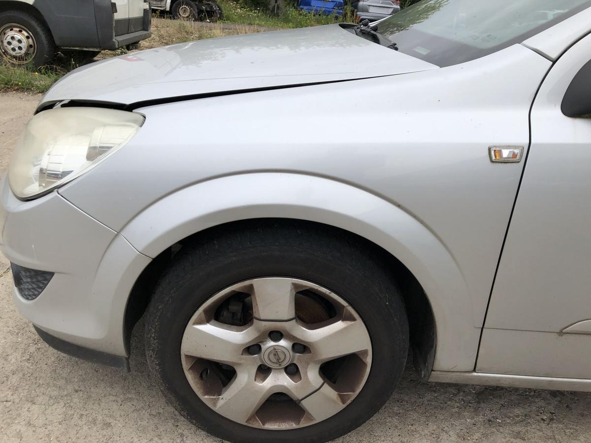 Opel Astra H Caravan Kotfl&uuml;gel vorn links Fahrerseite Seitenwand 2AU Starsilber