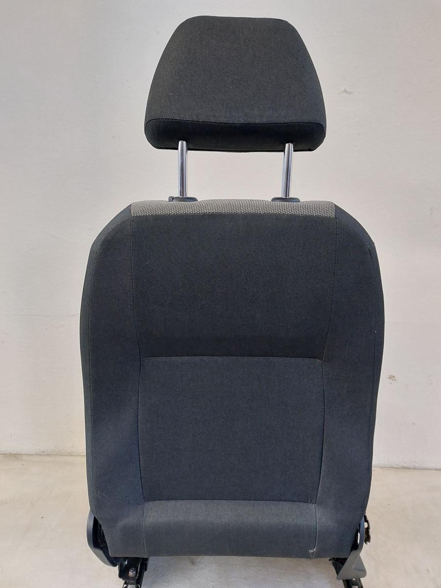 Skoda Fabia 5J Sitz vorn rechts Beifahrersitz Stoff ohne Heizung Autositz