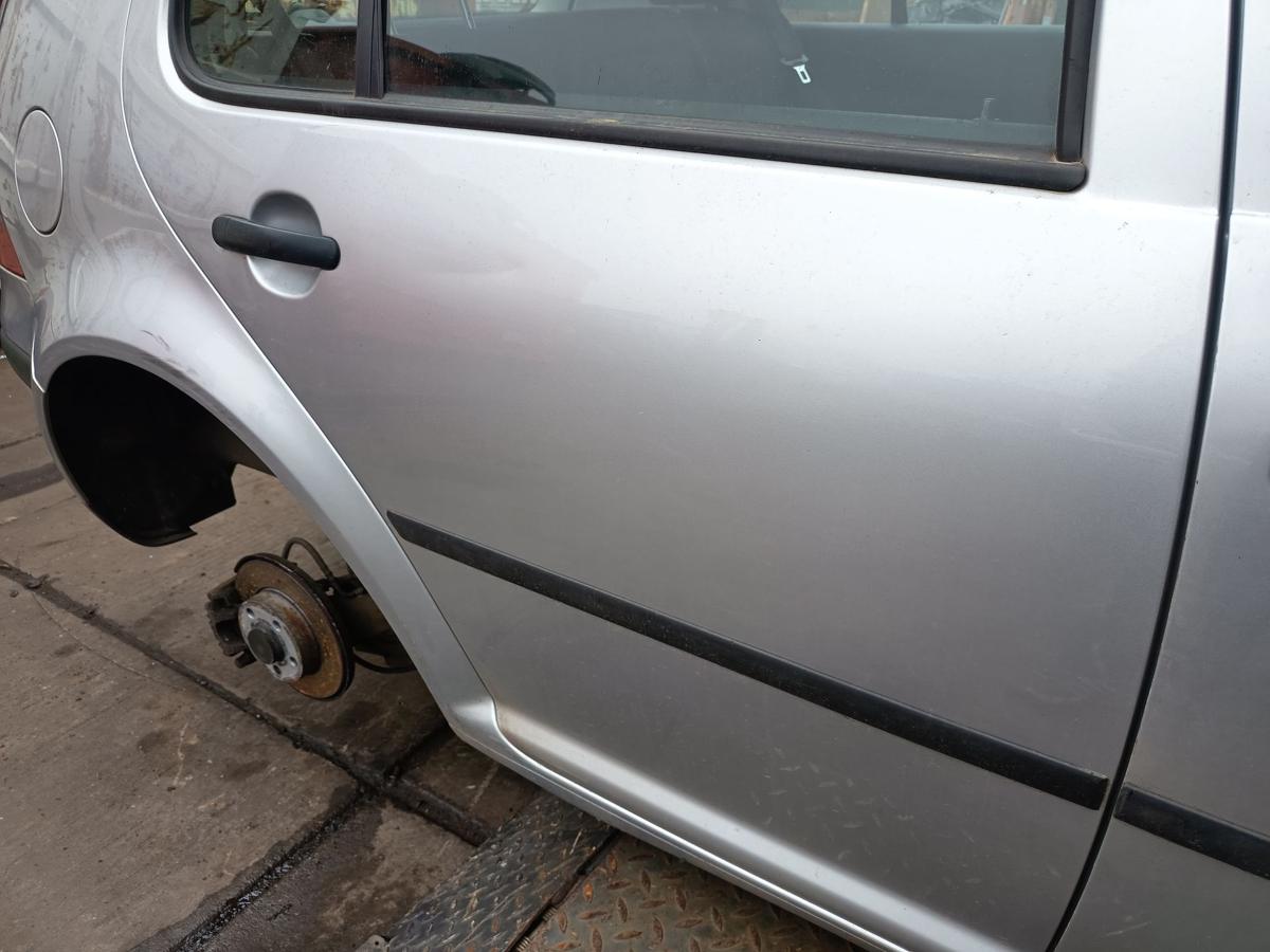 VW Golf IV original T&uuml;r hinten rechts LA7W Reflexsilber Baujahr 2002