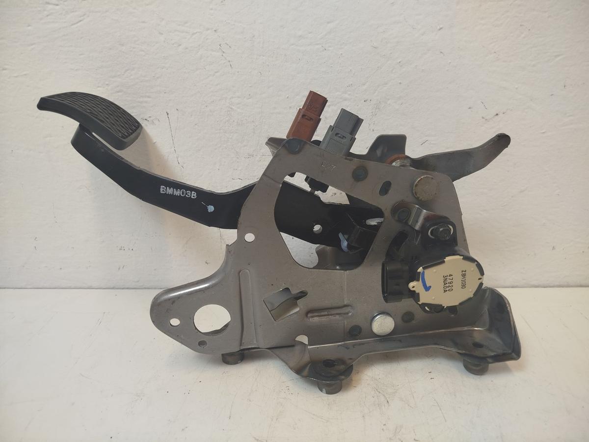 Nissan Leaf ZE1 40kWh Bremspedal mit Lagerbock OEM Pedalbock