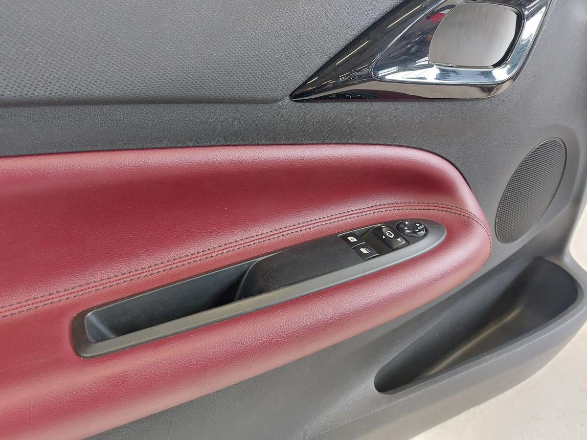 Citroen DS3 Sport Chic T&uuml;rverkleidung vorn links Fahrert&uuml;r Leder weinrot