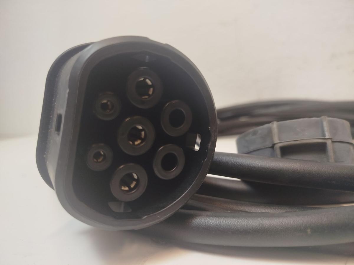 Nissan Leaf ZE1 40kWh Ladegerät Ladekabel Hochvoltbatterie 230V Hausanschluss