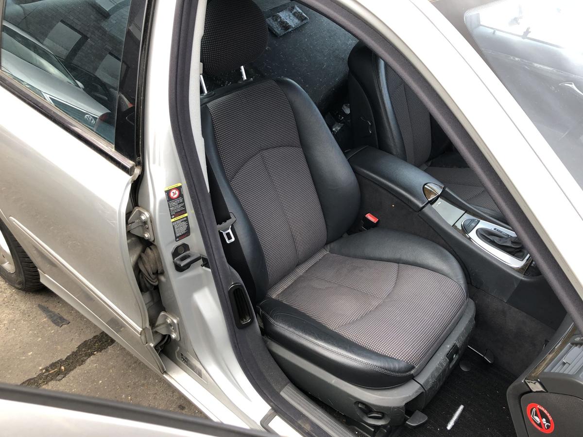 Mercedes E Klasse W211 Sitz vorn rechts Beifahrersitz Teilleder Stoff Heizung