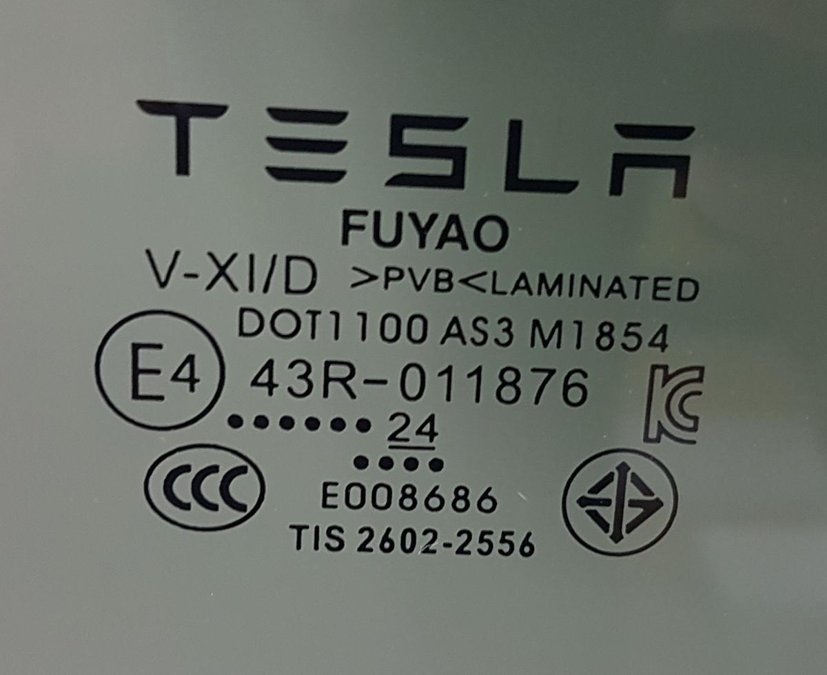 Tesla Model Y T&uuml;rscheibe hinten rechts abgedunkelt VSG Verbundglas Bj2025