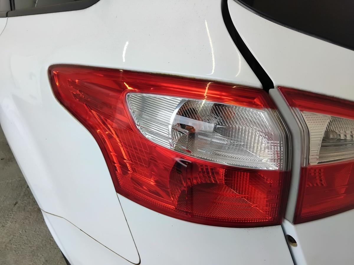 Ford Focus 3 DYB Turnier original Rückleuchte Heckleuchte links Kombi BJ2013