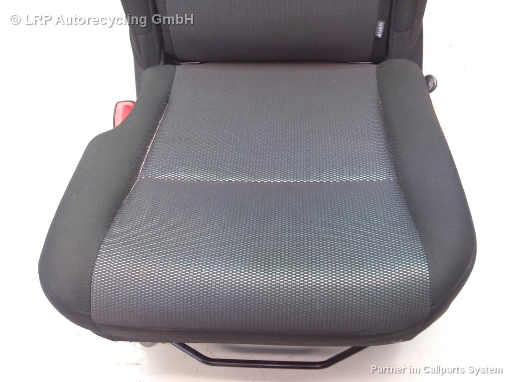 Toyota Corolla Verso BJ2006 Sitz hinten links ISOFIX