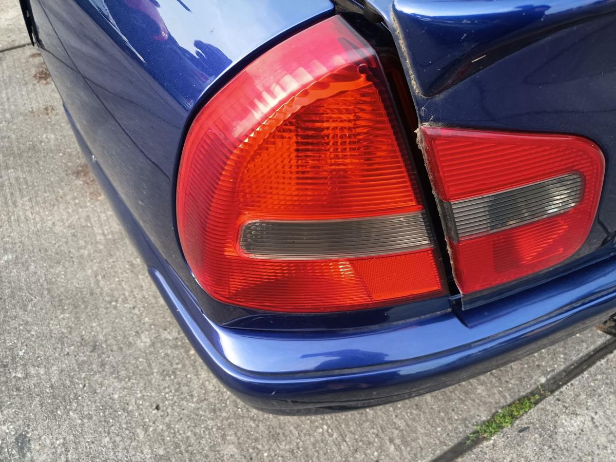 Mitsubishi Carisma original Rückleuchte Heckleuchte links außen Facelift ab 2002