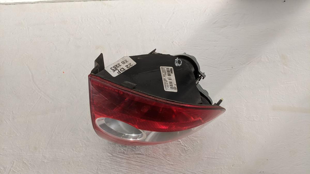 Rückleuchte Schlussleuchte Rücklicht Lampe hinten links OE Valeo VW Fox 5Z