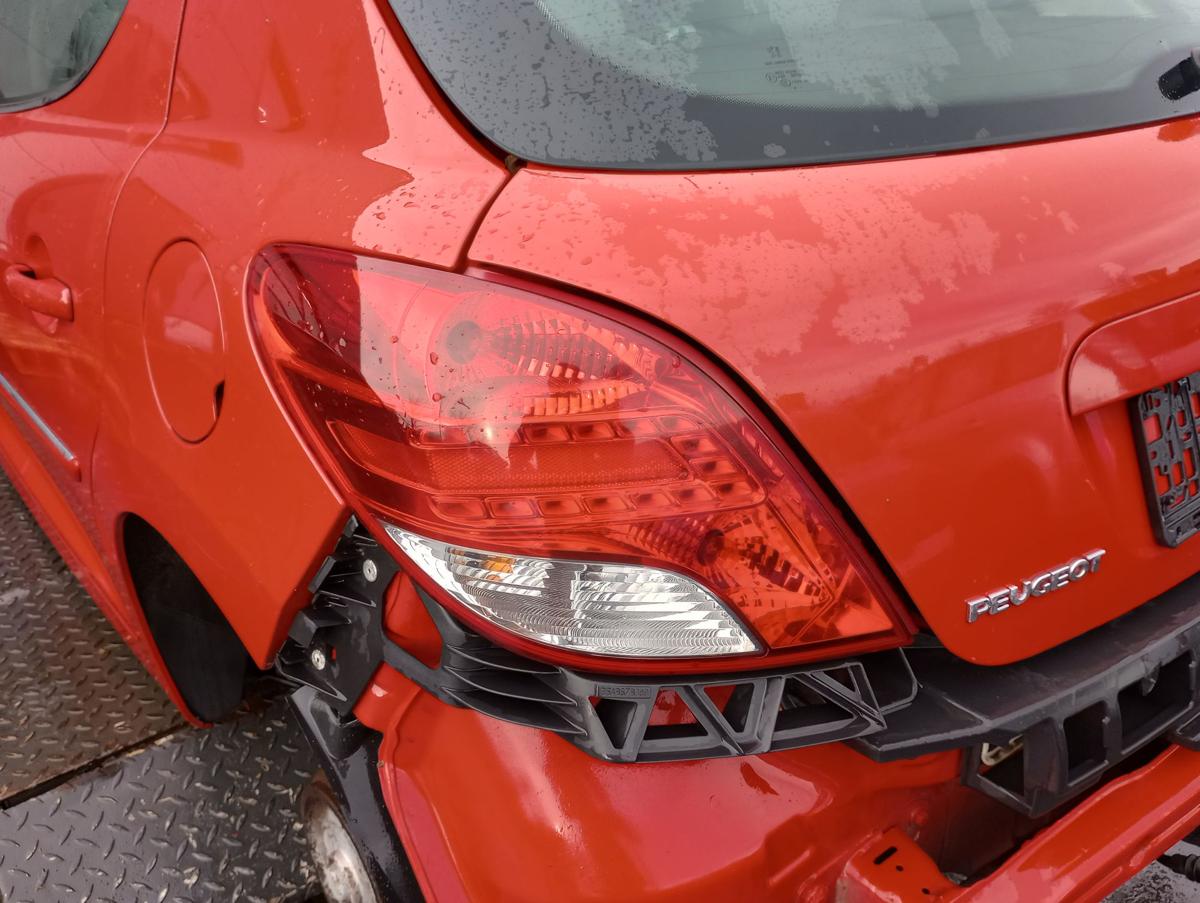Peugeot 207 orig Rückleuchte links 5trg Heckleuchte KKN Rot ab 2009