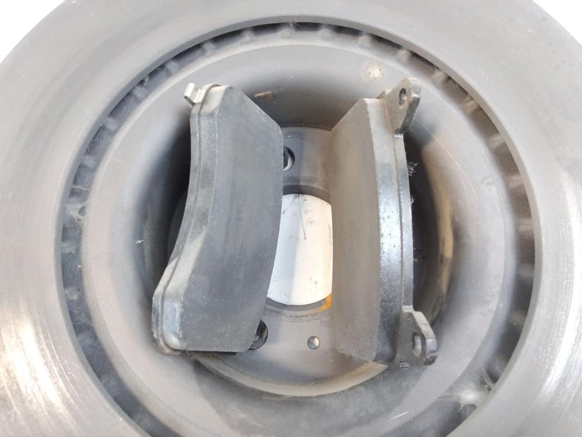 Tesla Model Y original Satz Bremsscheiben + Beläge Vorderachse 355x25mm Bj.2023