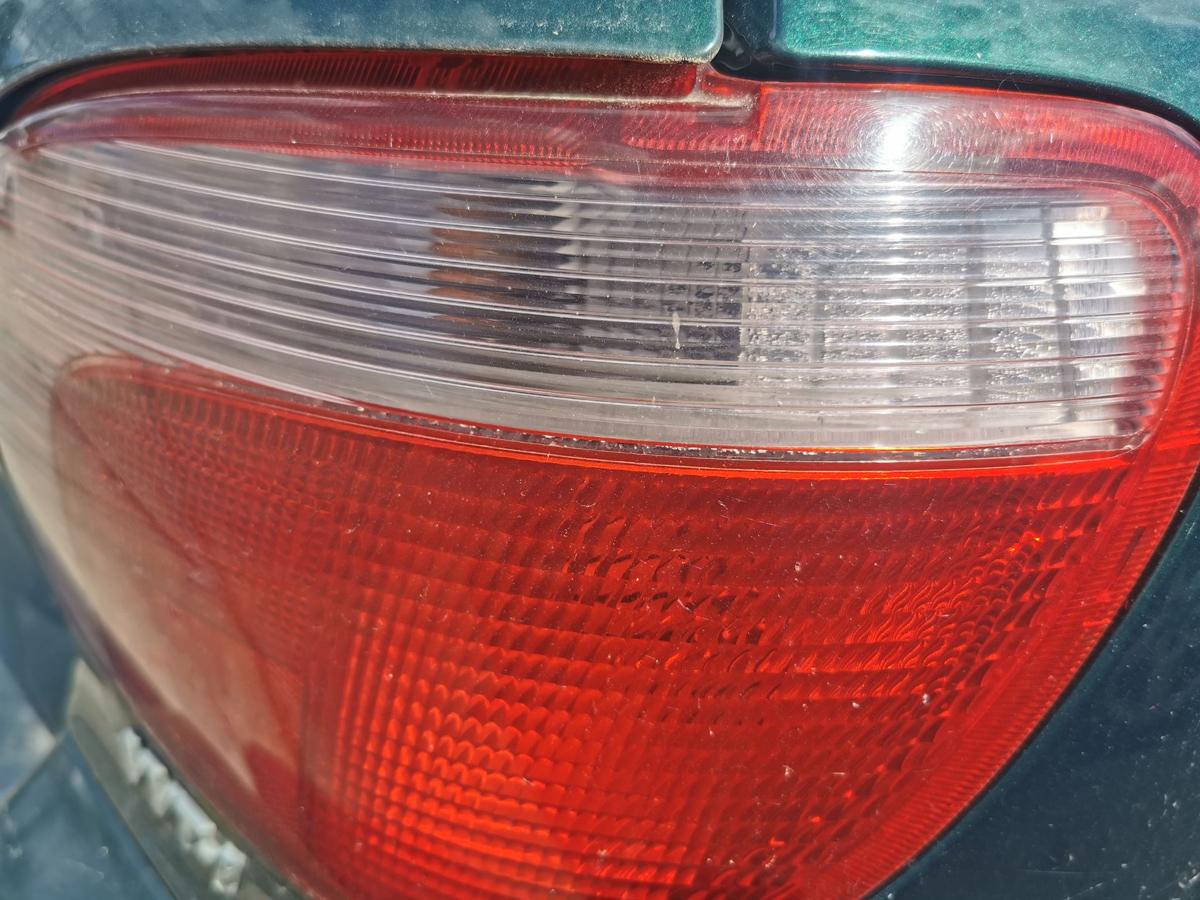 Toyota Yaris P1 Rückleuchte Schlussleuchte Rücklicht Lampe hinten rechts 3trg
