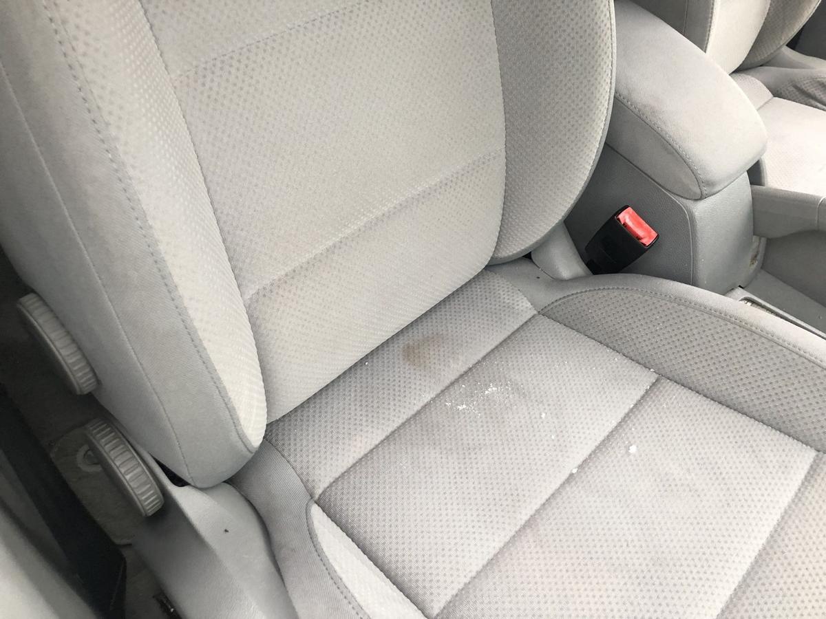 VW Golf 5 V 1K Sitz vorn rechts Beifahrersitz Stoff hellgrau ohne Heizung