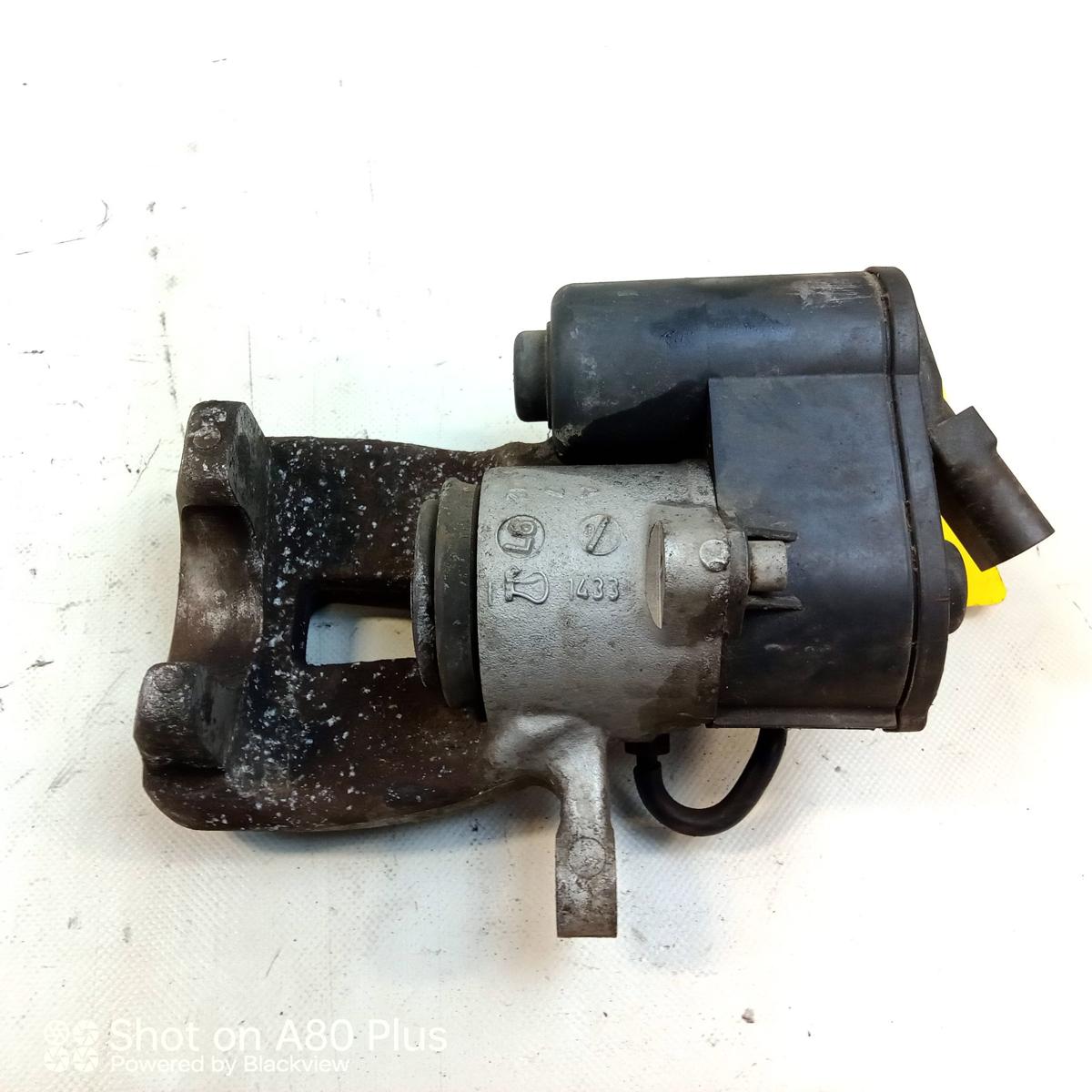 VW Passat 3C B6 Variant original Bremssattel Hinterachse links 282x12mm Bj.2009