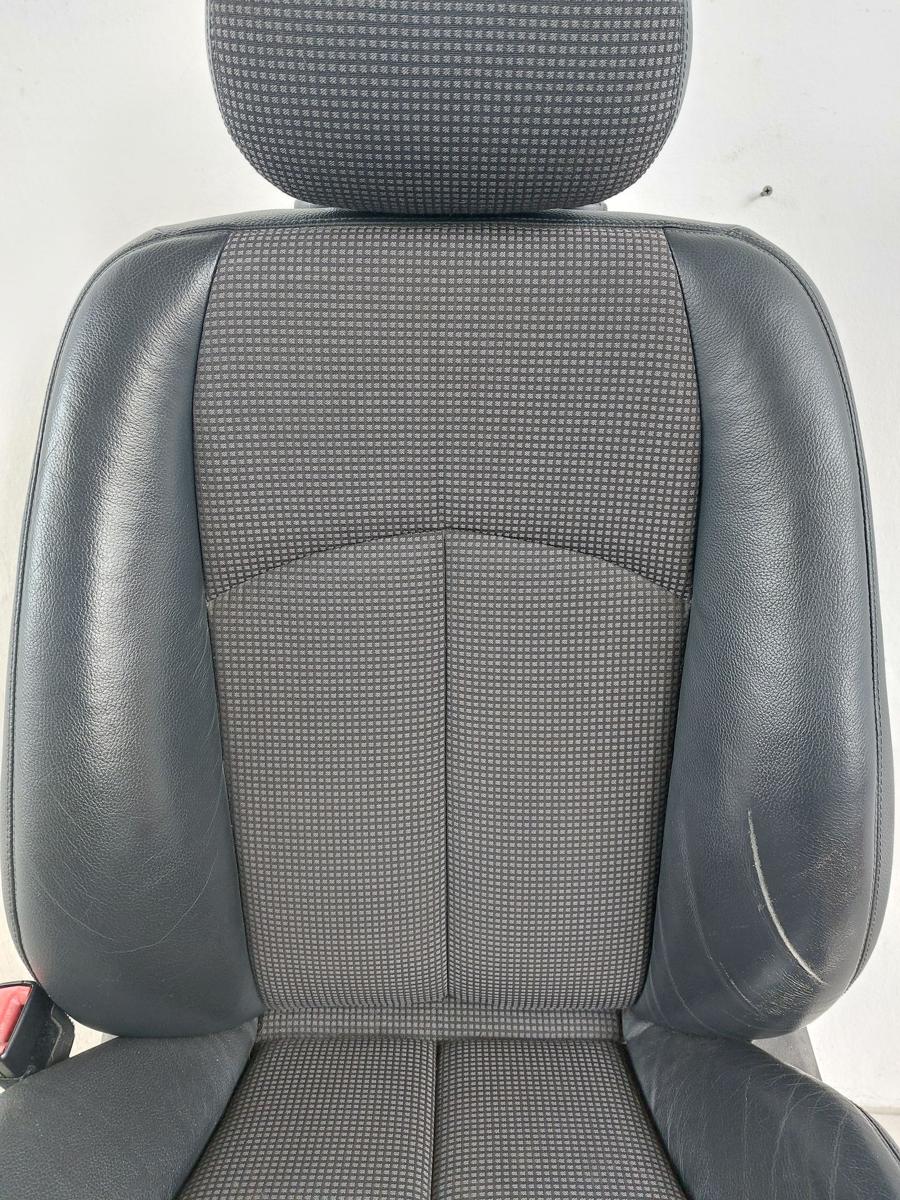Mercedes E Klasse W211 Sitz vorn links Fahrersitz Teilleder Stoff Heizung