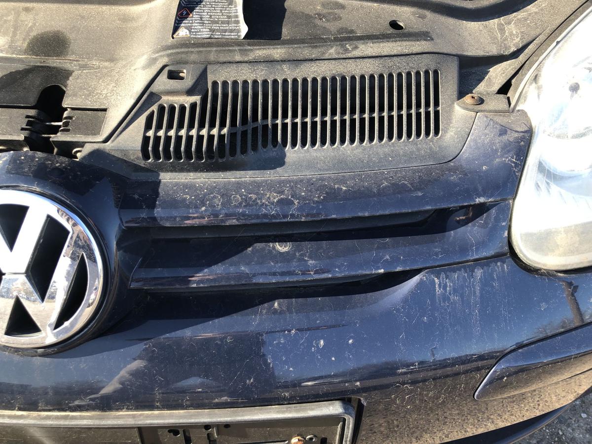 VW Golf 5 V 1K K&uuml;hlergrill Frontgrill mit Logo Grill LA5G Perlblau