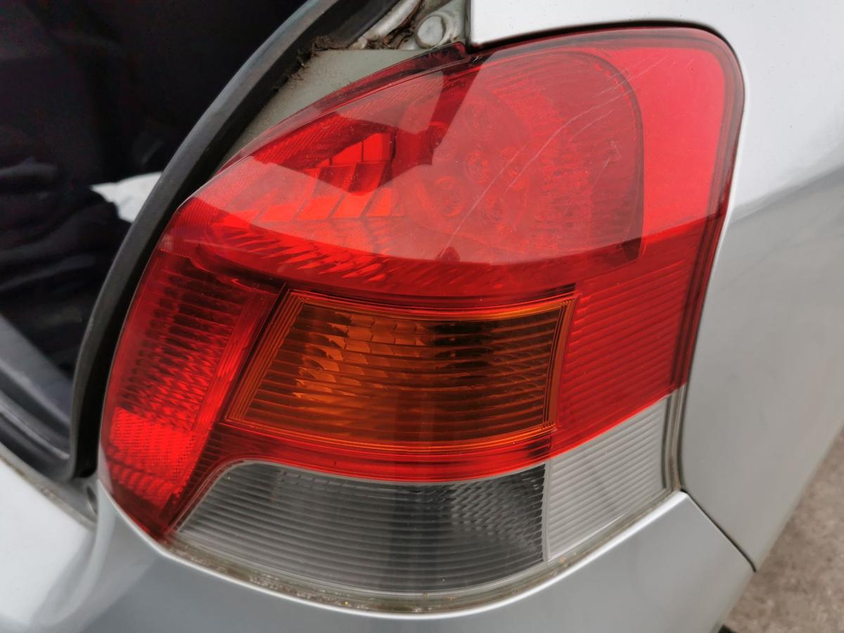 Toyota Yaris XP9 Rückleuchte Rücklicht Schlusslicht Lampe hinten rechts 5trg FRA
