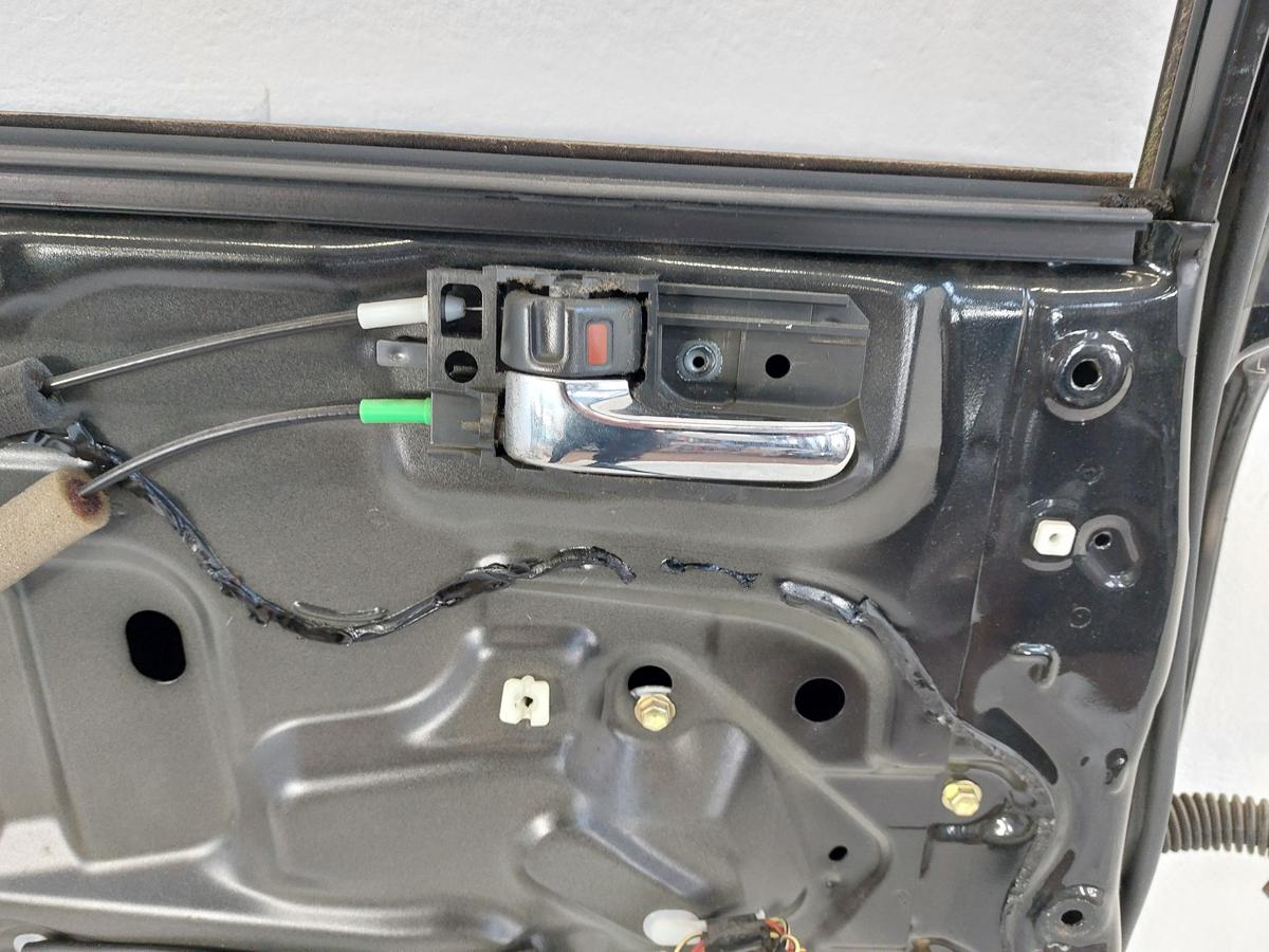 Toyota Avensis T25 Kombi Tür Autotür Rohbautür hinten links 209 Mysticschwarz