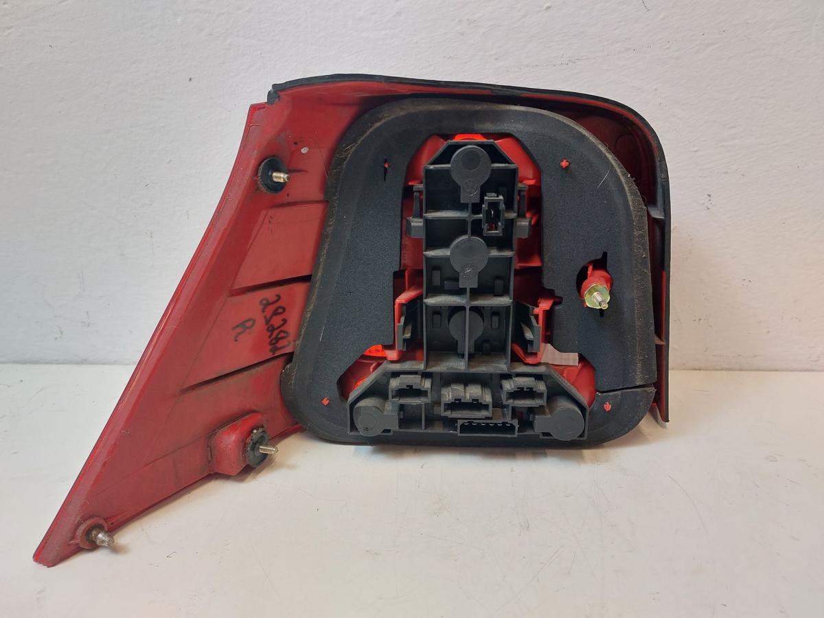 VW Golf 4 1J R&uuml;ckleuchte rechts R&uuml;cklicht Heckleuchte 3 oder 5 t&uuml;rer rot weiss