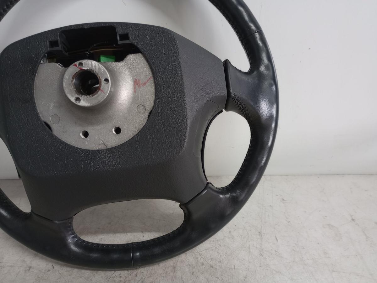 Hyundai Tucson 1 original Lederlenkrad 4 Speichen Bj 2006