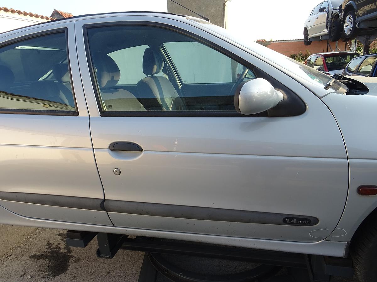 Renault Megane 1 original Tür vorn rechts Beifahrertür Silber MV632 BJ2001