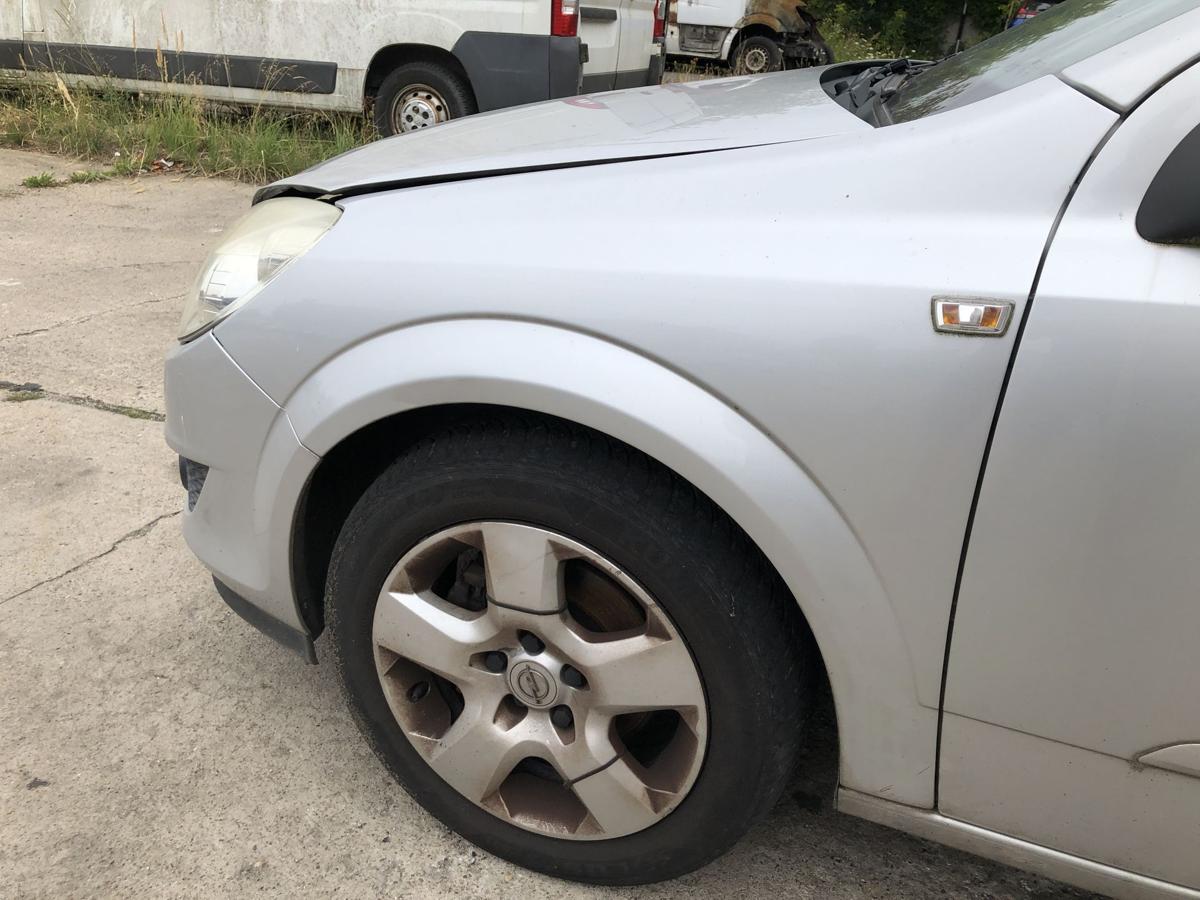 Opel Astra H Caravan Kotfl&uuml;gel vorn links Fahrerseite Seitenwand 2AU Starsilber